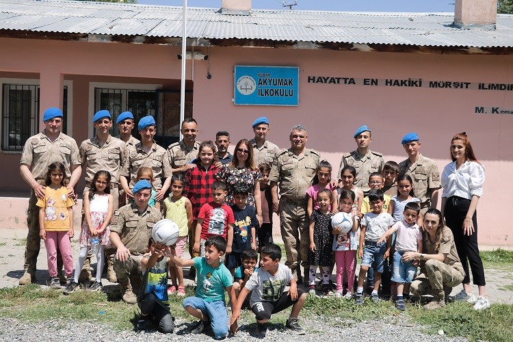SUVEREN JANDARMA KOMANDO TABUR KOMUTANLIĞI