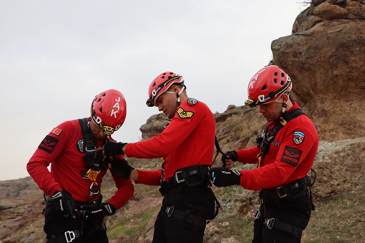 -JAK - JANDARMA KOMANDO ARAMA KURTARMA TİMİ 