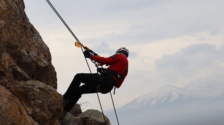 -JAK - JANDARMA KOMANDO ARAMA KURTARMA TİMİ 